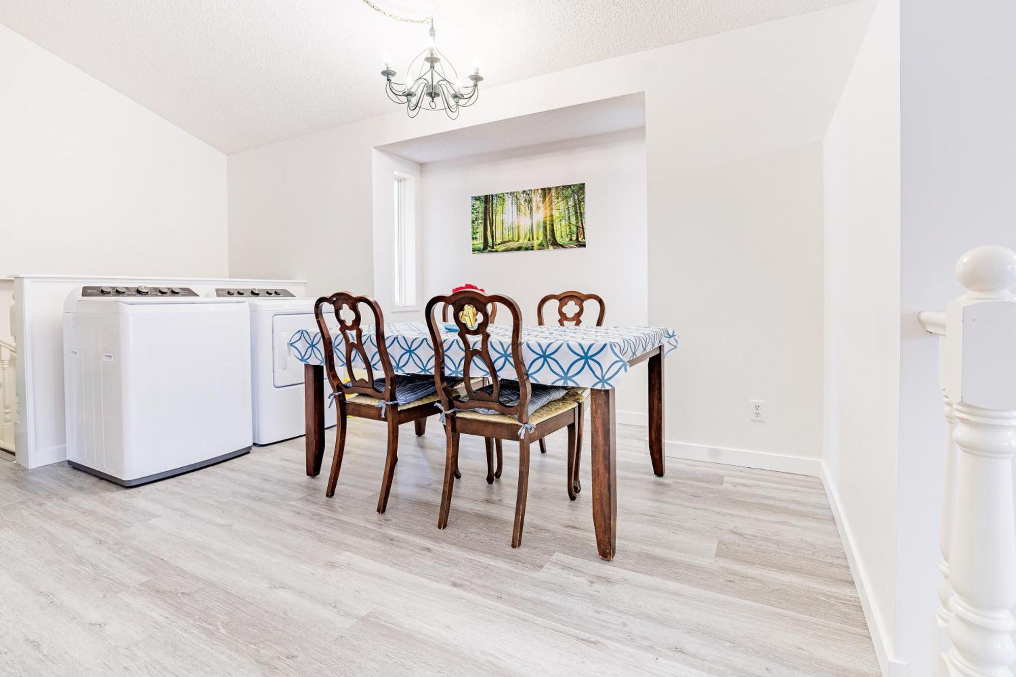 Main Floor Suite, 3 Bdr, 4Bd Spacious And Cozy YYC Exteriér fotografie